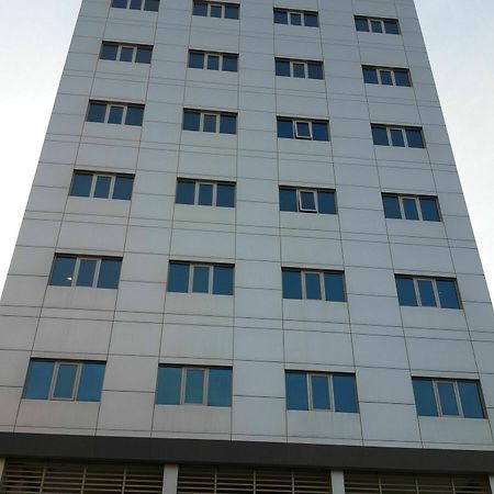 Golden Rose Luxury Suites Manamah Buitenkant foto