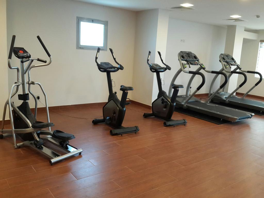 Golden Rose Luxury Suites Manamah Buitenkant foto