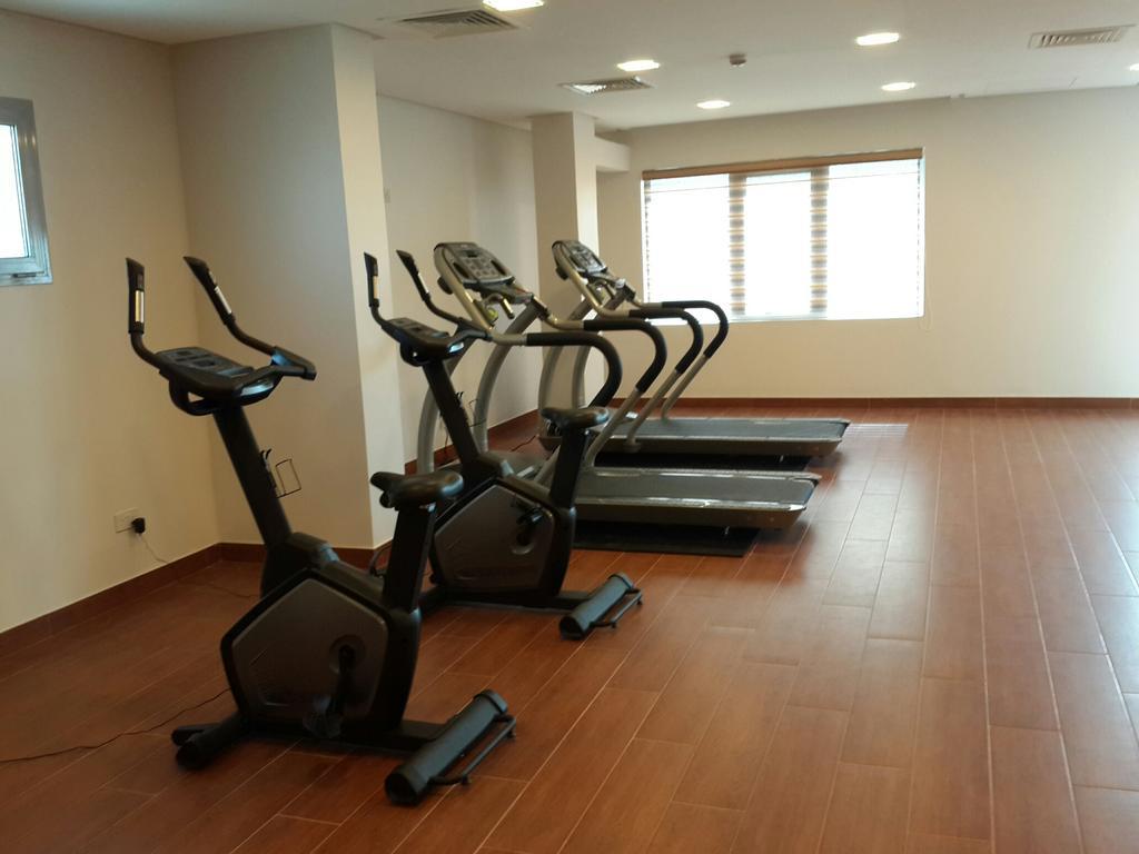 Golden Rose Luxury Suites Manamah Buitenkant foto