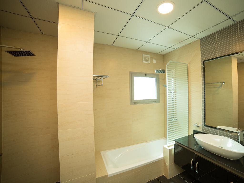 Golden Rose Luxury Suites Manamah Buitenkant foto