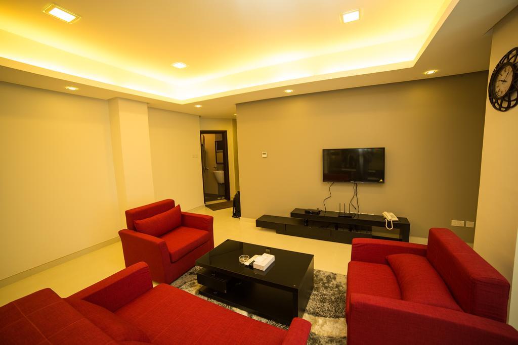 Golden Rose Luxury Suites Manamah Buitenkant foto