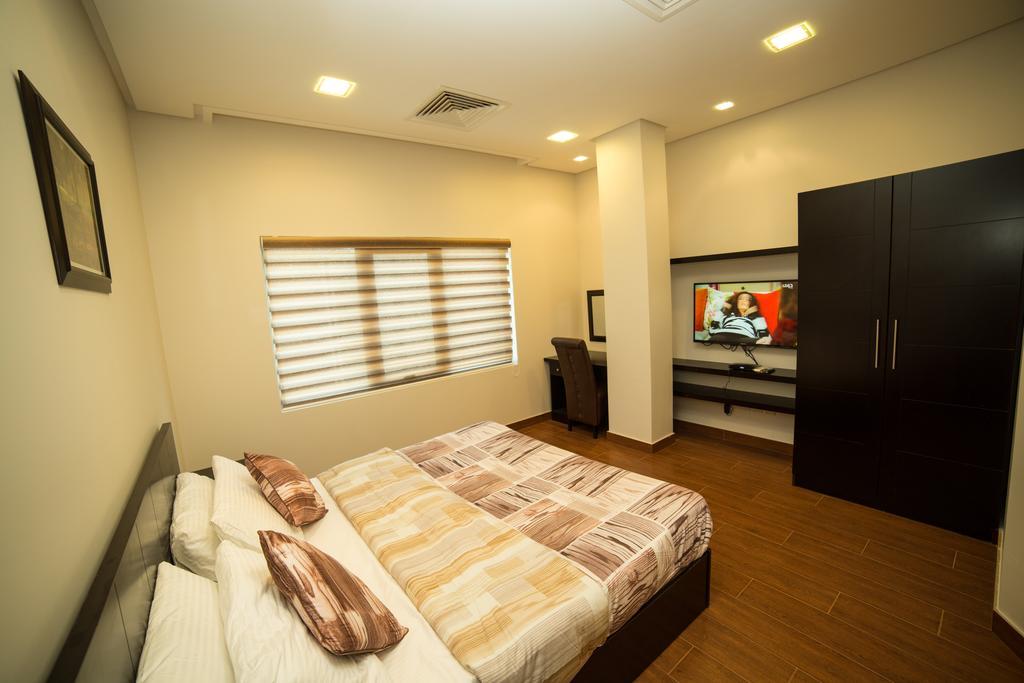 Golden Rose Luxury Suites Manamah Buitenkant foto