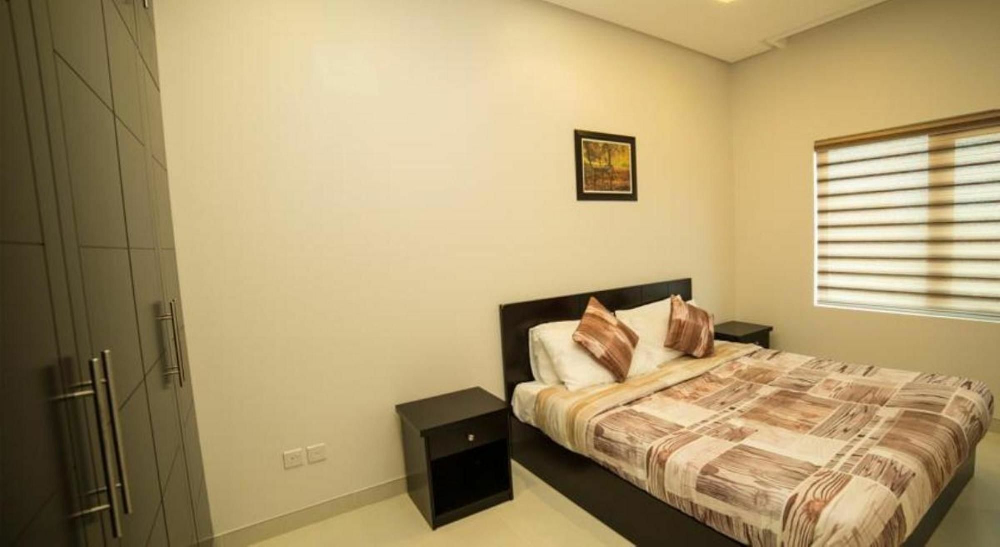 Golden Rose Luxury Suites Manamah Buitenkant foto