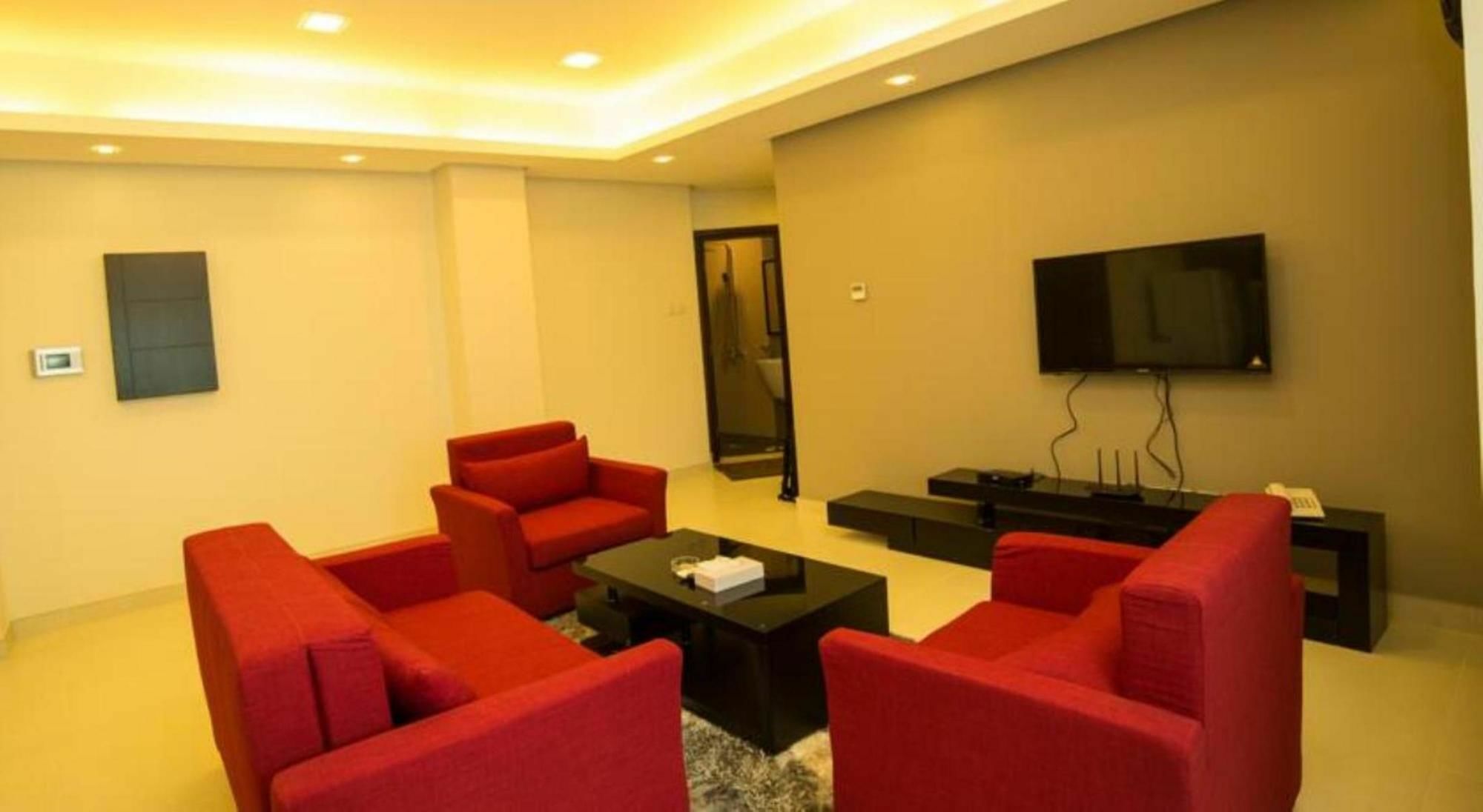 Golden Rose Luxury Suites Manamah Buitenkant foto